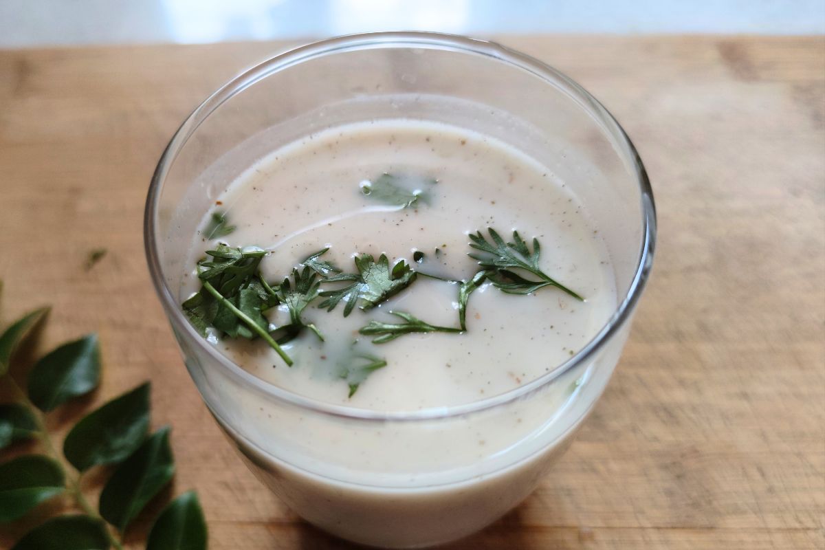 Pokazała, jak w Indiach robi maślankę. Ma dużo wapnia i mało kalorii