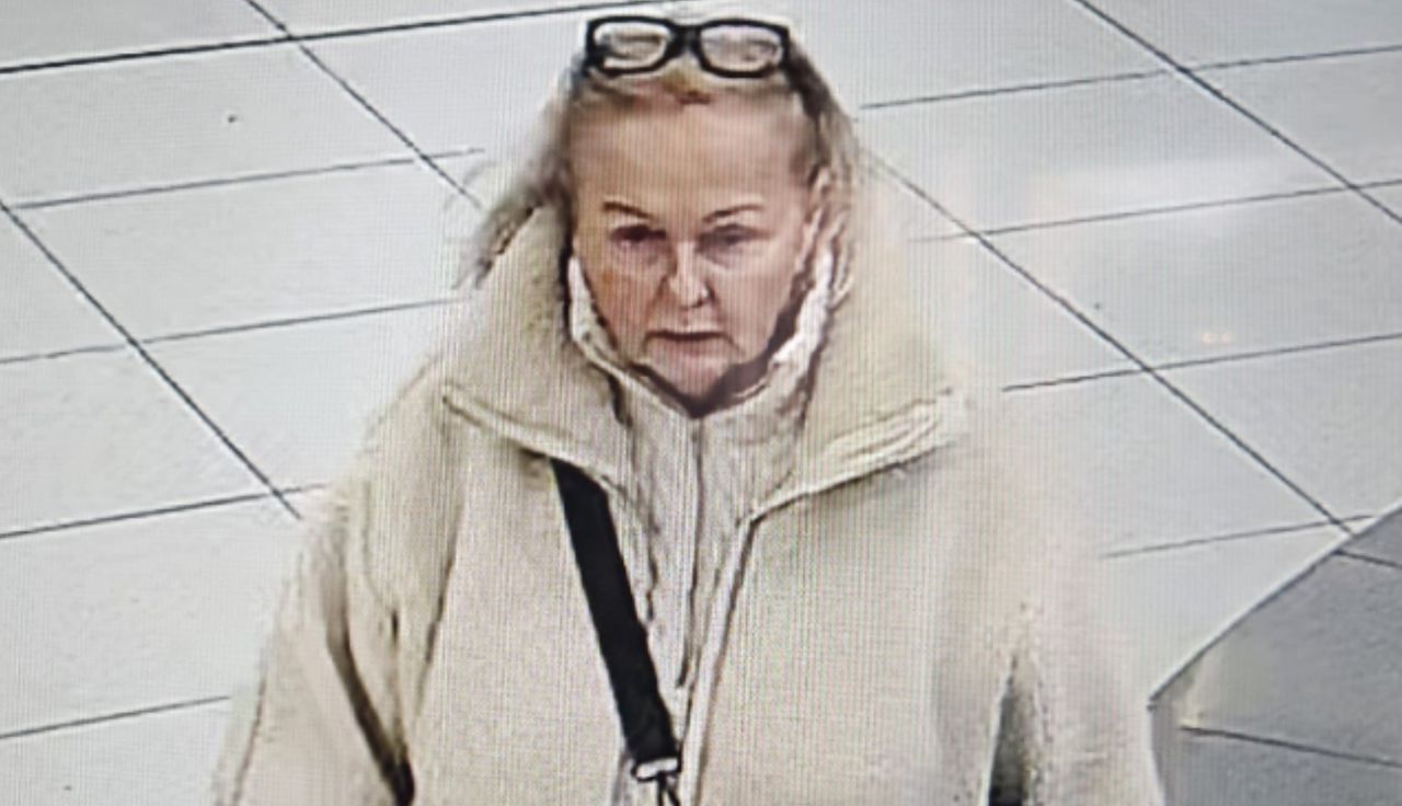 Obrzydliwy wybryk w galerii. Teraz wszyscy zobaczą jej twarz