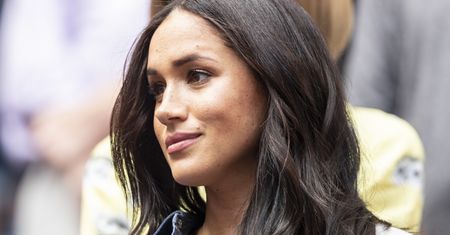 Sprawa naszyjnika Meghan. Autorzy książki wyjawiają, że królowa nie była zadowolona