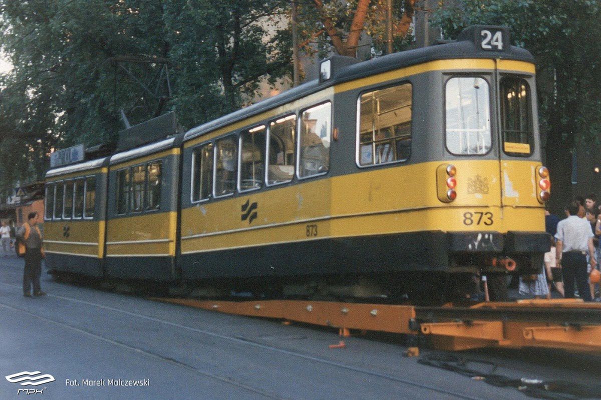Na czas dostawy wagonów, zablokowano ruch. 34 lata temu do Poznania dotarły "Holendry"