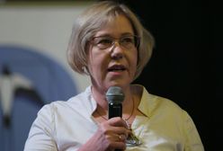 Małopolska kurator oświaty Barbara Nowak z różańcem na kontrmanifestacji