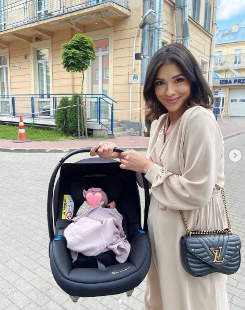 Klaudia Halejcio relacjonuje wyjście ze szpitala i pierwsze chwile córki w domu