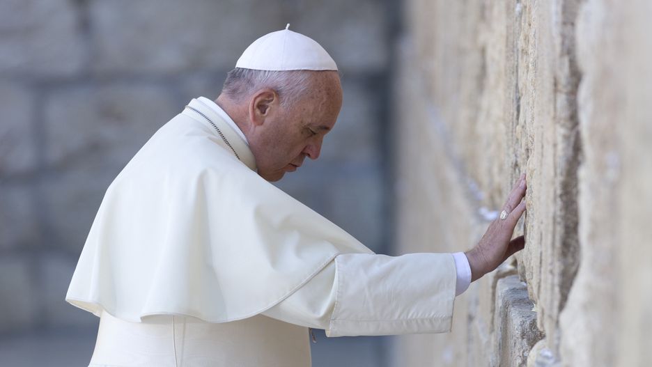 Pope Francis dies at the age of 88
epa12043965 (FILE) Pope Francis bows his head in prayer after placing a written note into a crevice in the Western Wall, Judaism's holiest site, in Jerusalem, 26 May 2014 (reissued 21 April 2025). Pope Francis died on 21 April 2025 at the age of 88, according to the Holy See. Born Jorge Mario Bergoglio in Buenos Aires, Argentina on 17 December 1936, was appointed leader of the Catholic Church on 13 March 2013 succeeding pontiff Emeritus Benedict XVI.  EPA/JIM HOLLANDER 
Dostawca: PAP/EPA.
JIM HOLLANDER
pope, pope francis, obit, obituary, church, catholic church, roman catholic, belief, religion, christianity
