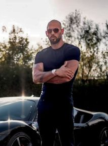 Ofiary Andrew Tate'a przerywają milczenie. "Chwycił mnie za gardło"