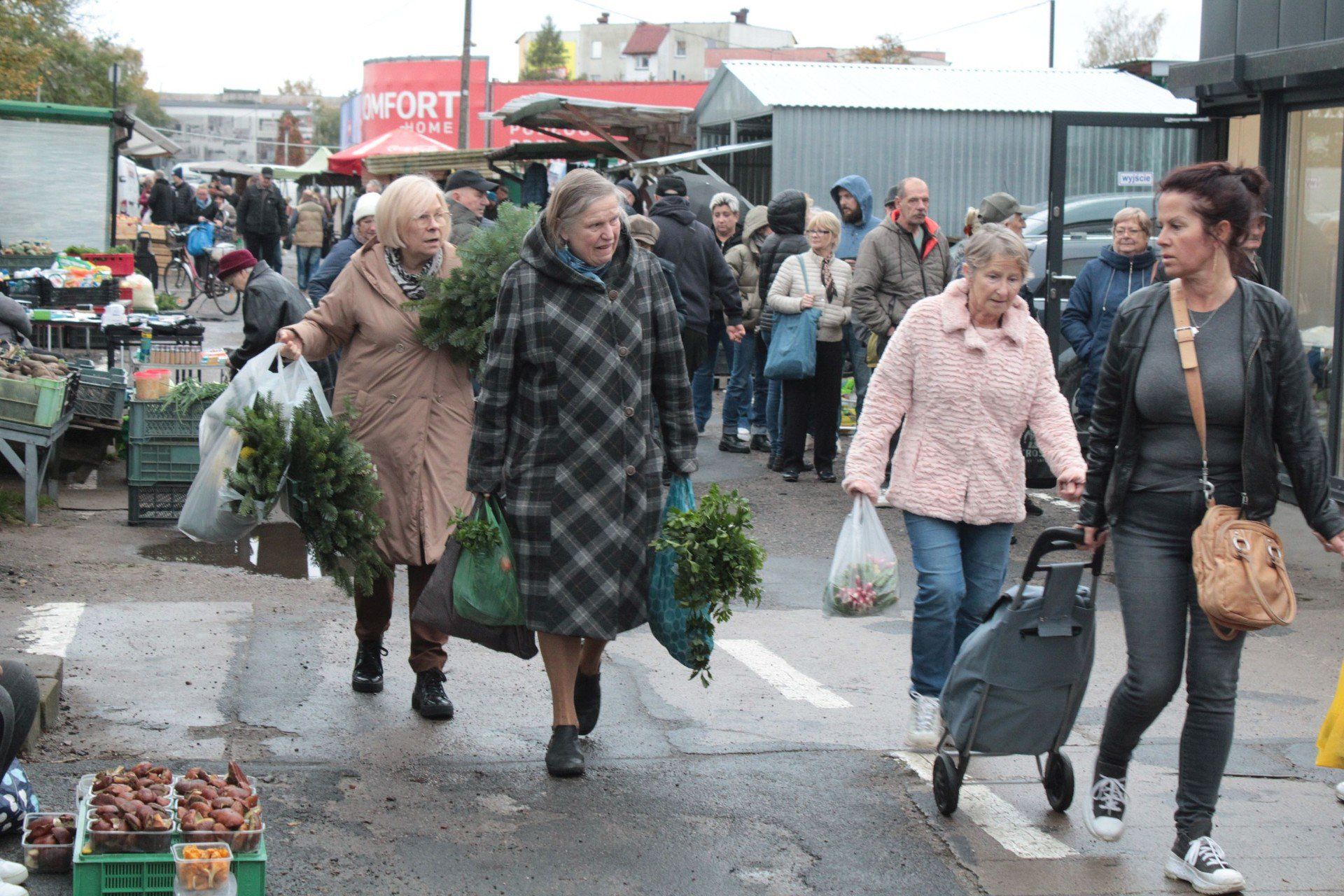 Piątek na targowisku w Koszalinie