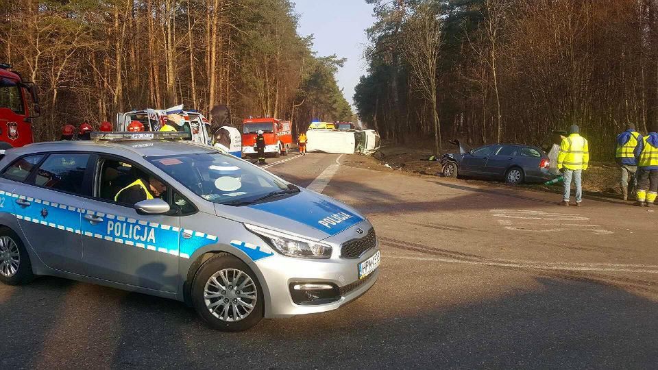 Korzeniste. Wypadek na DK 63. Jedna osoba nie żyje, cztery ranne