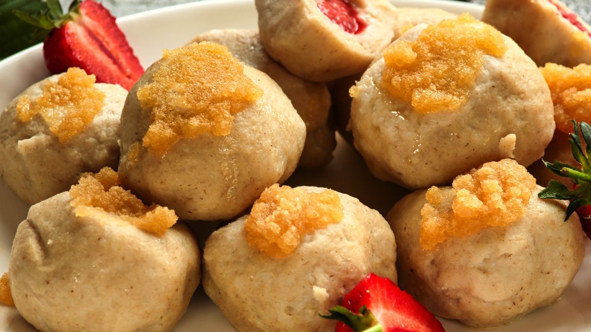 Knedle podaję tradycyjnie z palonym masłem i bułką tartą