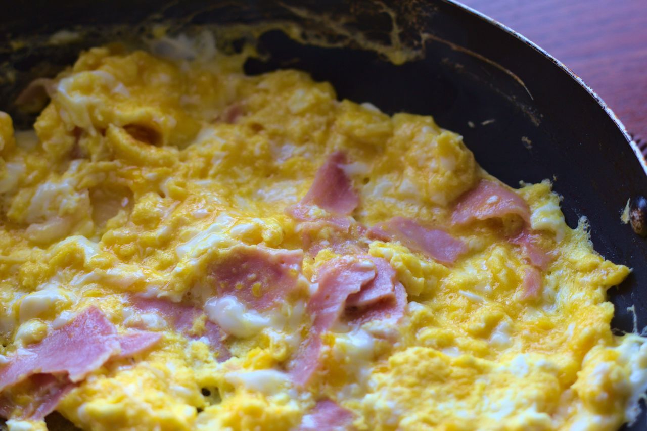 Gesunde Fettwahl: So gelingt Ihnen perfektes Rührei zum Frühstück