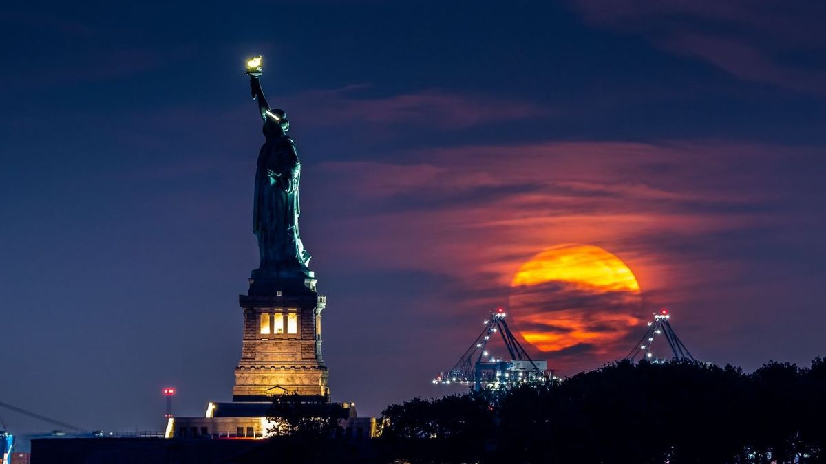 Niesamowita pełnia. Superksiężyc uchwycony w kadrach 1