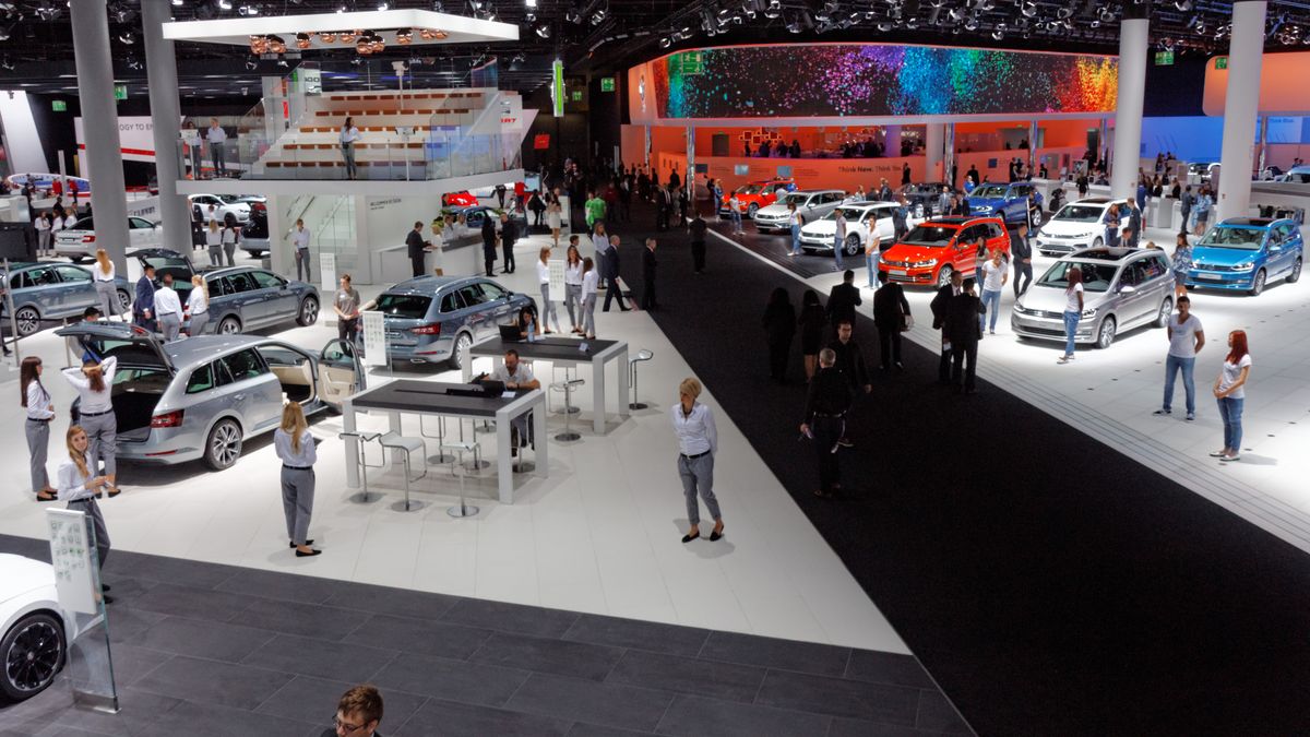 Salony samochodowe są coraz mniej atrakcyjne dla producentów. Wciąż są jednak okazją do pokazania światu nowości
