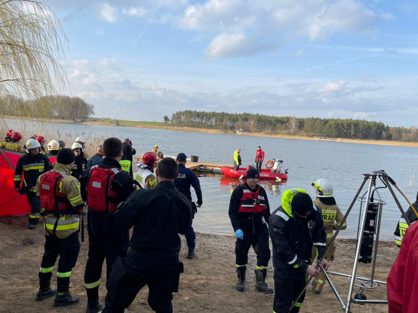 Katastrofa lotnicza pod Gnieznem. Wydobyto ciało pilota