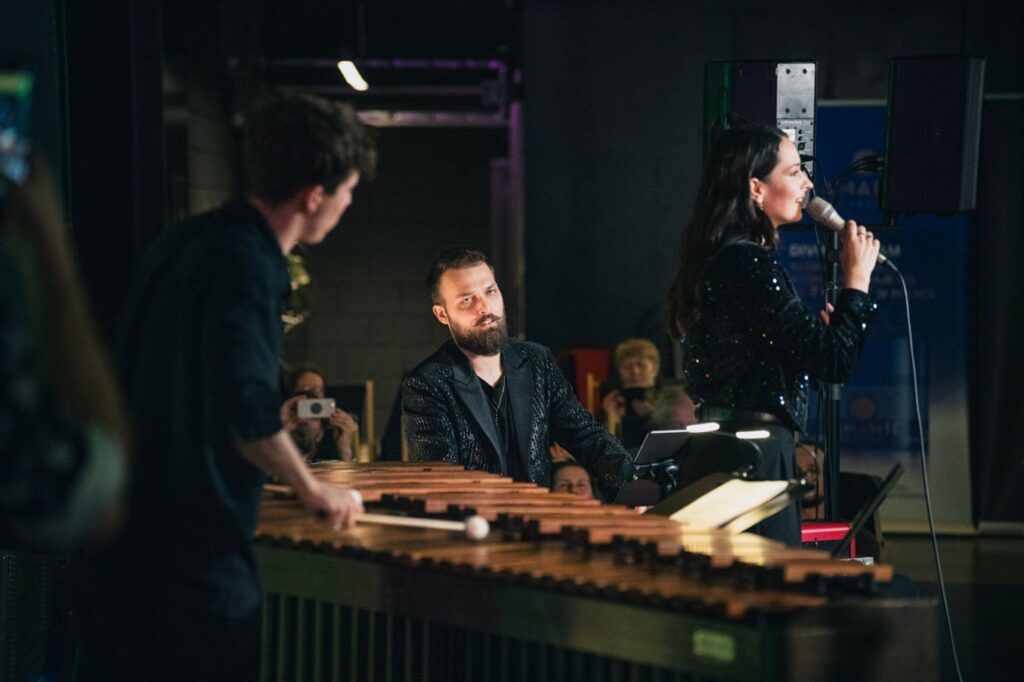 Kacper Kolasiński, Filip Chojnacki i Karolina Kram-Chojnacka w Hali Koszyki © Aleksander Jura