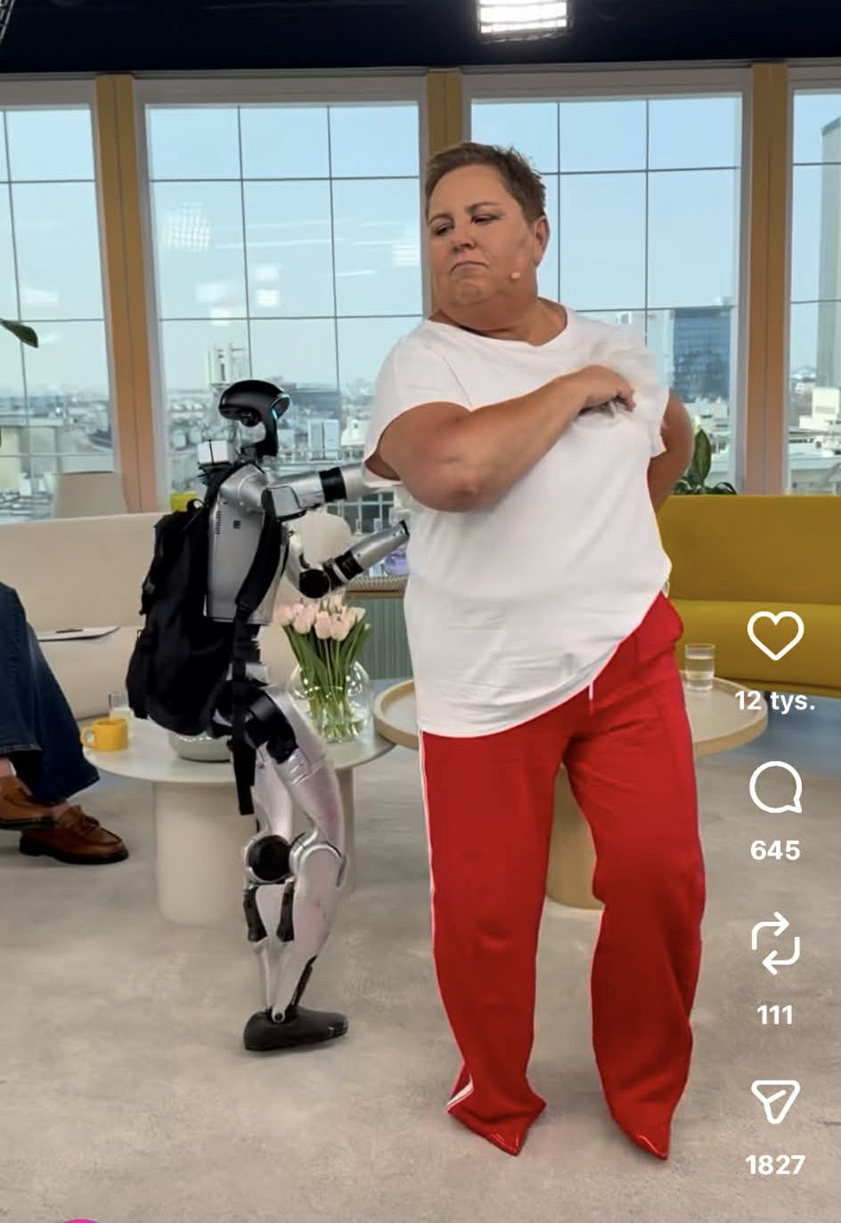Dorota Wellman tańczy z robotem