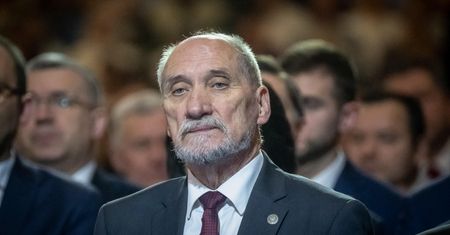 Ruch Macierewicza. "Wiedział, że to nieakceptowalne"