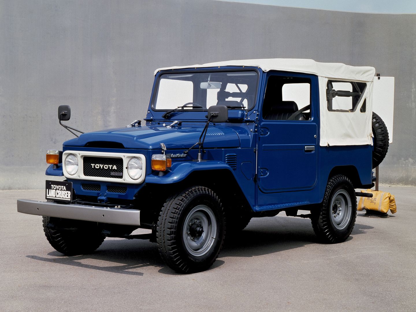Nowy Land Cruiser otrzymał zupełnie nowe nadwozie, które już mocno odbiegało od pierwowzoru. Po raz pierwszy reflektory zamontowano w miejscu innym niż błotniki, które w kolejnej generacji zupełnie zniknęły jako oddzielny element nadwozia.