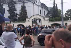 Koronawirus. Wiedeń. Protest polskich pracowników przed ambasadą RP. Chcą zniesienia kwarantanny