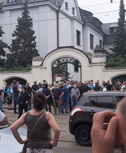 Koronawirus. Wiedeń. Protest polskich pracowników przed ambasadą RP. Chcą zniesienia kwarantanny