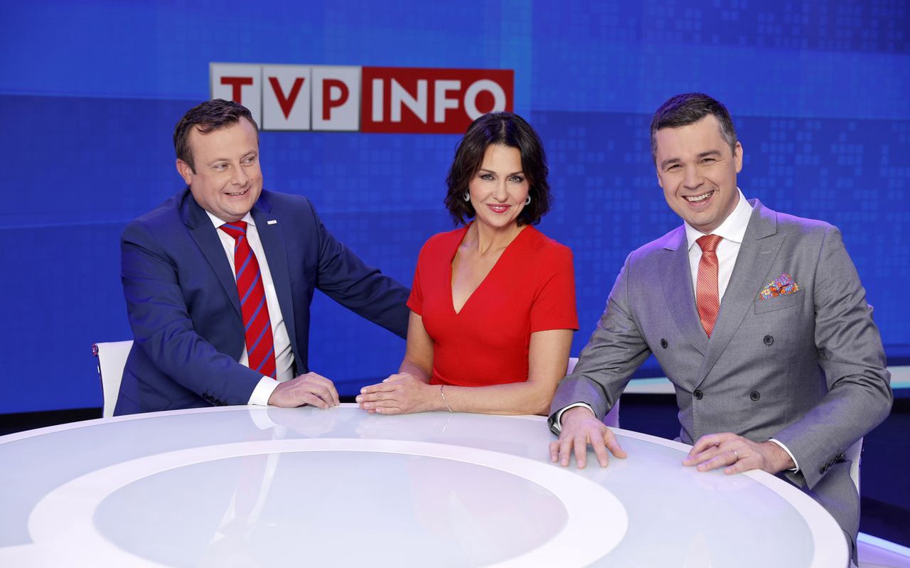 Adam Szłapka zapowiada rozliczenie TVP Info i jego "propagandystów". Na zdjęciu od lewej: Adrian Klarenbach, Anna Popek i Michał Rachoń w studiu TVP Info 