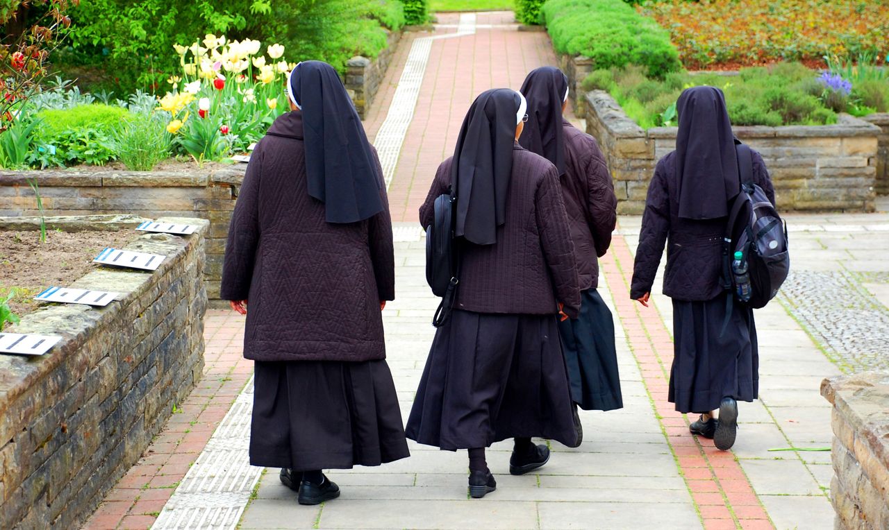 Uciekła z zakonu. Mówi, o zakazanym słowie i zbliżeniach z duchownymi