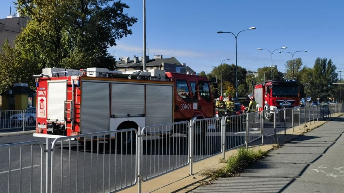 Zderzenie dwóch aut na al. Tysiąclecia za Novą