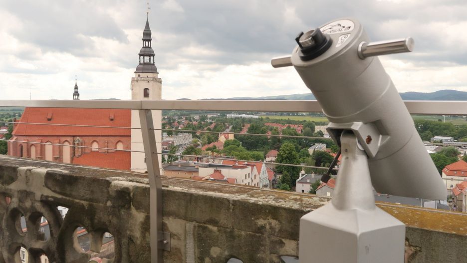 Wieża ratusza w Dzierżoniowie zaprasza