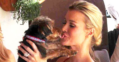 Joanna Krupa całuje psa!