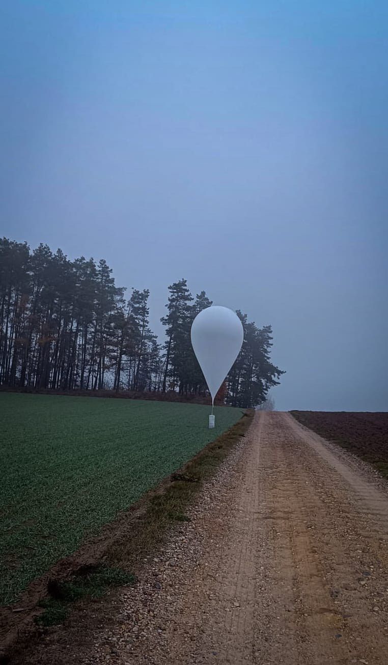 Na Podlasiu od kilku dni spadają balony. Znaleziono szczątki kolejnego