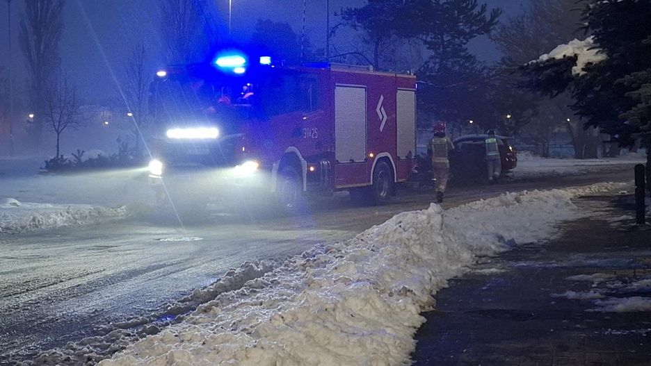 Strażacy udrażniali też drogi zablokowane przez powalone drzewa w Golubiu-Dobrzyniu