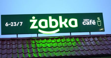 Znana sieć sklepów wprowadza "kawonament". Co to jest i jak skorzystać?