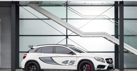 Mercedes GLA 45 AMG - supercrossover z Los Angeles