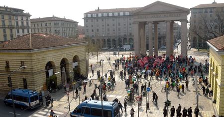 Namioty w centrum Mediolanu. Studenci mają dość wysokich cen najmu