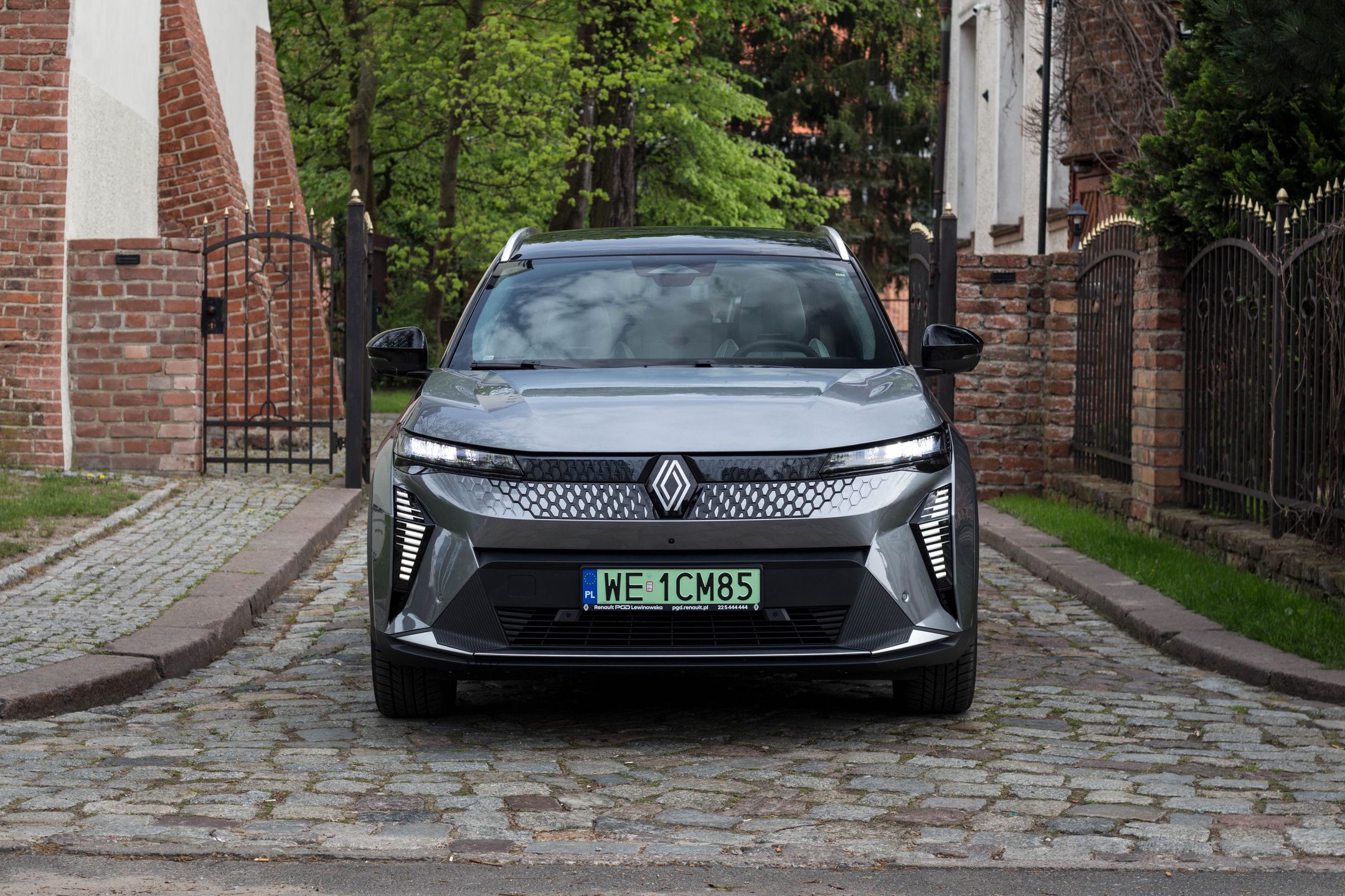 Renault Scenic E-Tech iconic long range