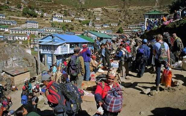 Najwyżej położony bar w Himalajach (Fot. HuffingtonPost.com)