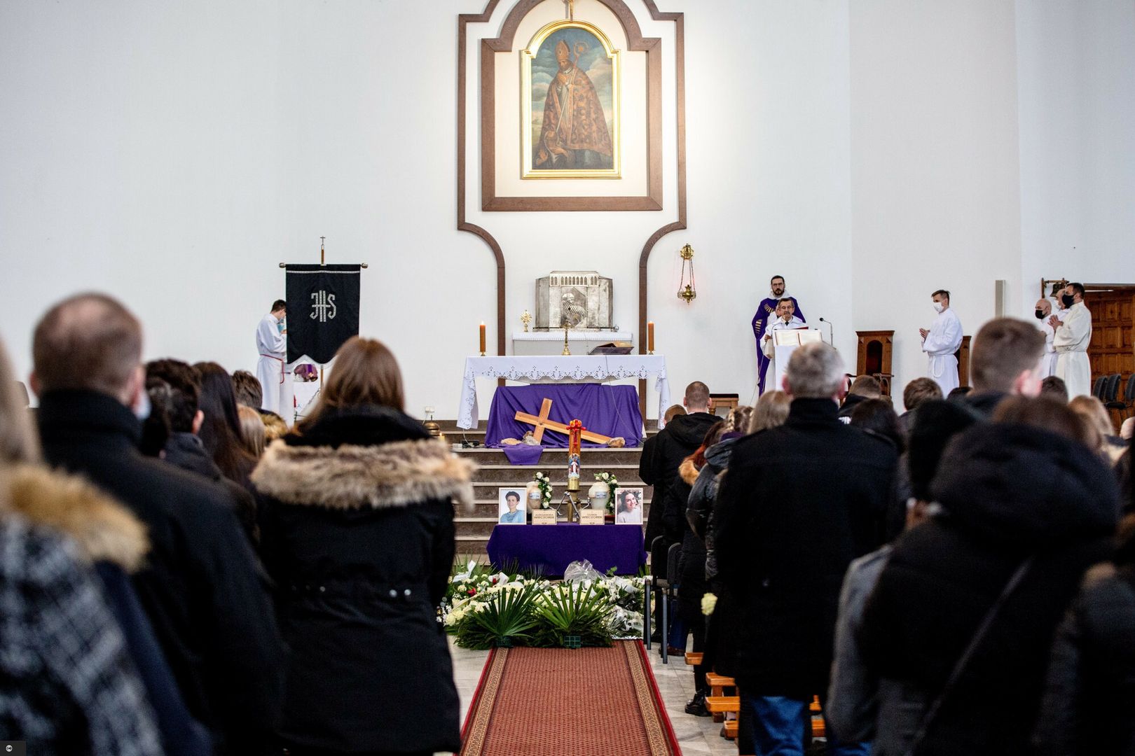 Kilkaset osób żegnało Aleksandrę i Oliwię z Częstochowy