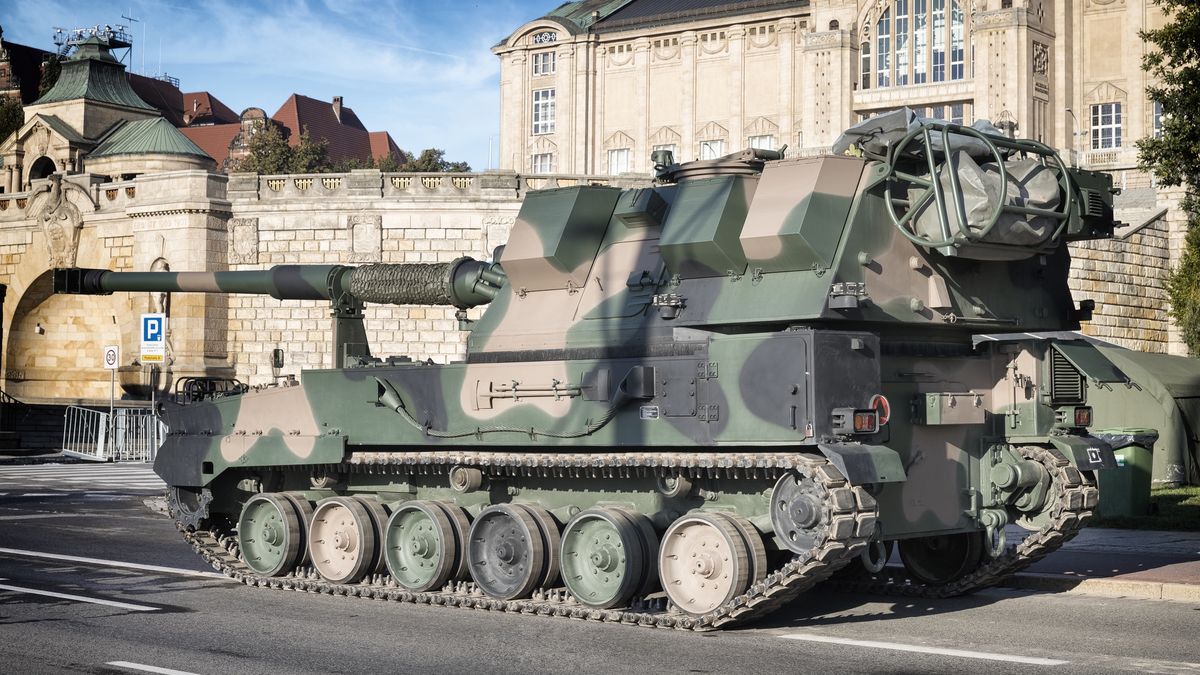 Modern self-propelled howitzer 155 mm Krab
Modern self-propelled howitzer 155 mm Krab
ewg3D
cold war