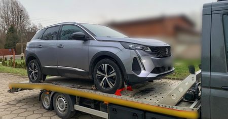 Międzynarodowa szajka kradła luksusowe Peugeoty. 19 osób oskarżonych, odzyskano auta warte ponad 6,8 mln zł