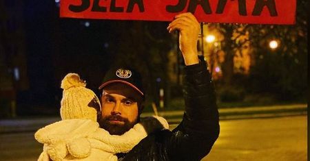 "Nigdy nie będziesz szła sama". Dotarliśmy do taty z tego zdjęcia
