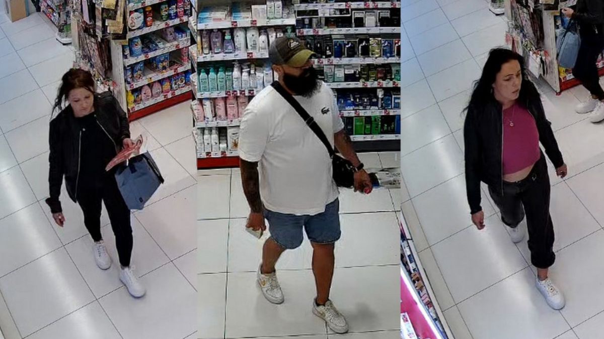 Kradzieże w Rossmannie. Próbują ustalić tożsamość tych osób.