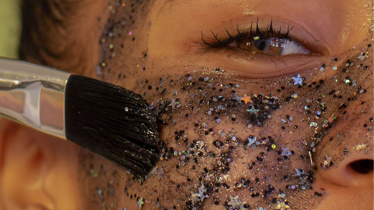 Unia Europejska zakaże używania brokatu. W sklepach szał,