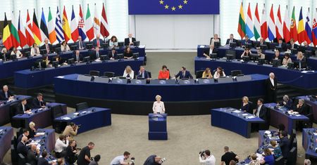Molestowany przez europosłankę stracił pracę. Dostał odszkodowanie