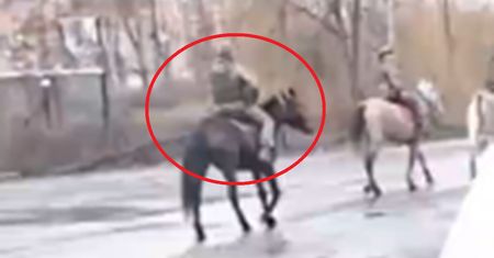 "Średniowiecze". Kuriozalne wideo. Pokazali pojazdy Rosjan