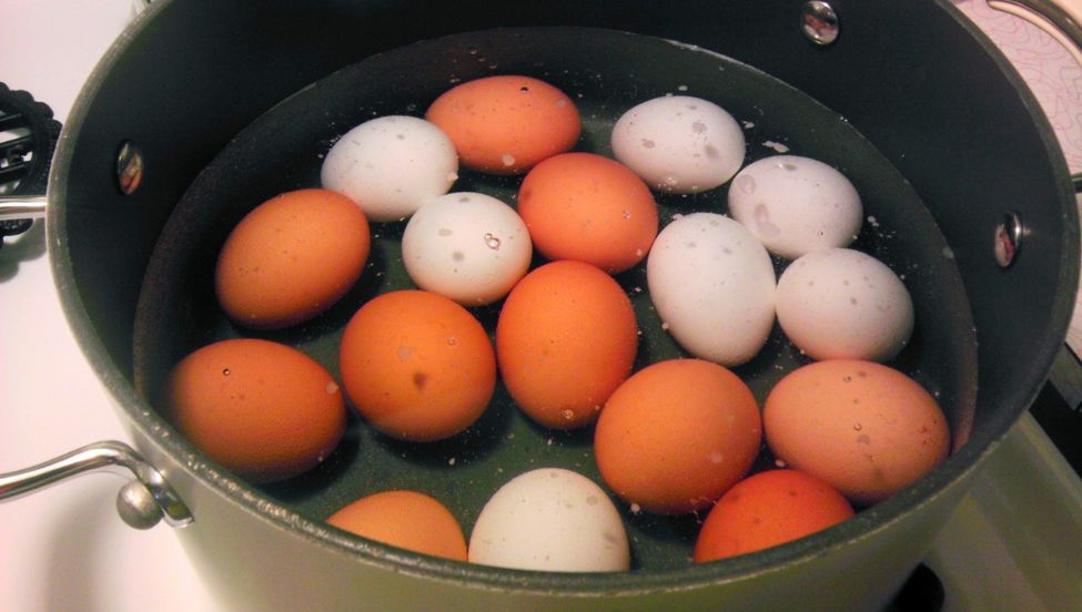 Idealne jajka potrzebują 32 minut i 2 garnków. Oto powód