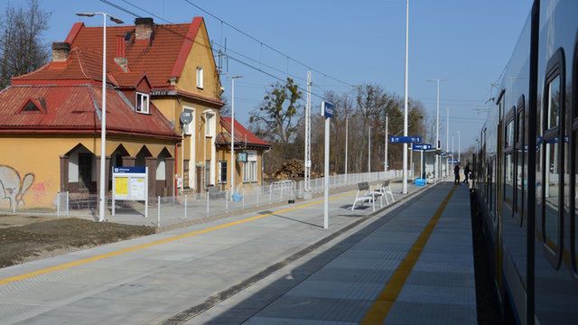 Śląskie. Kłopoty dla pasażerów. Pociągiem dojedziemy tylko do Skoczowa