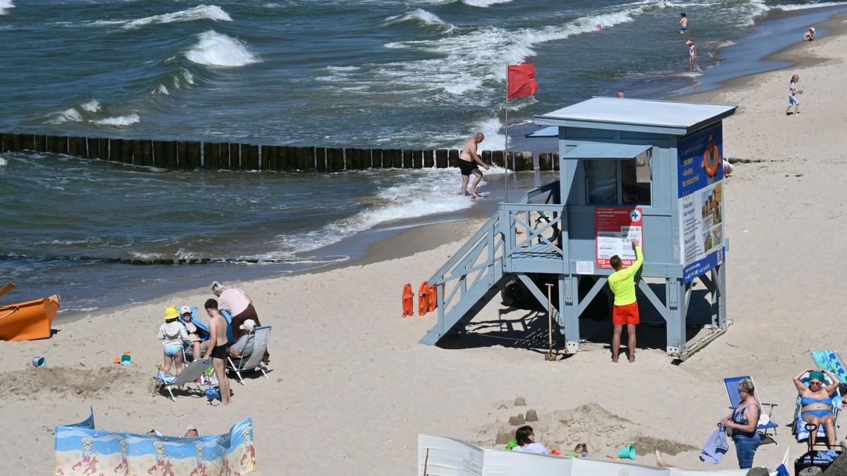 Według danych opublikowanych przez GIS zamkniętych jest dwanaście nadmorskich kąpielisk