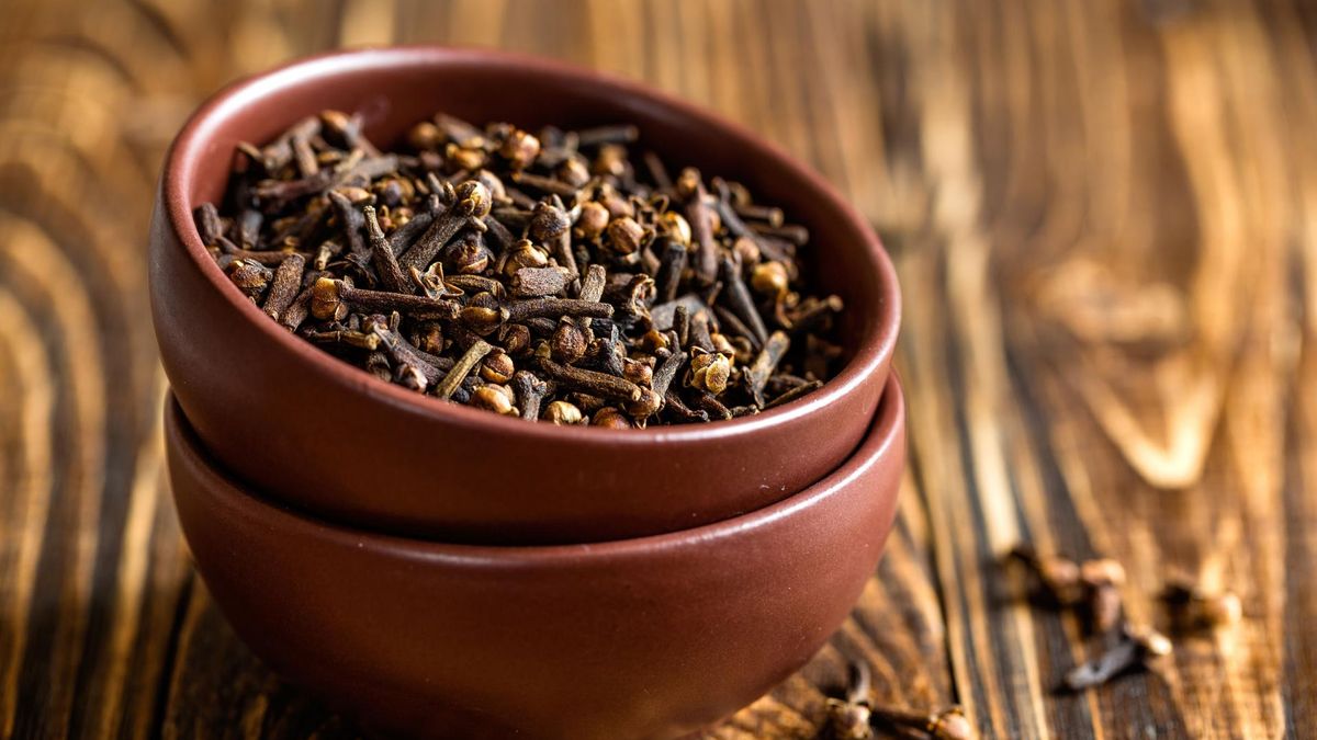 Goździki wzbogacają smak potraw i pozytywnie wpływają na stan zdrowia.