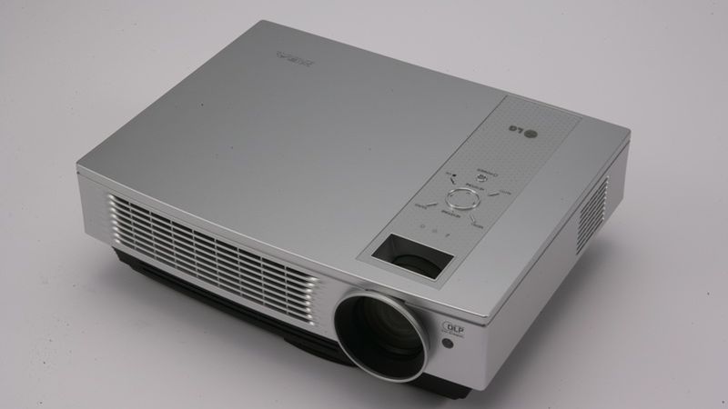 LG BX501 oraz LG BX401. Projektory dla firmy 1