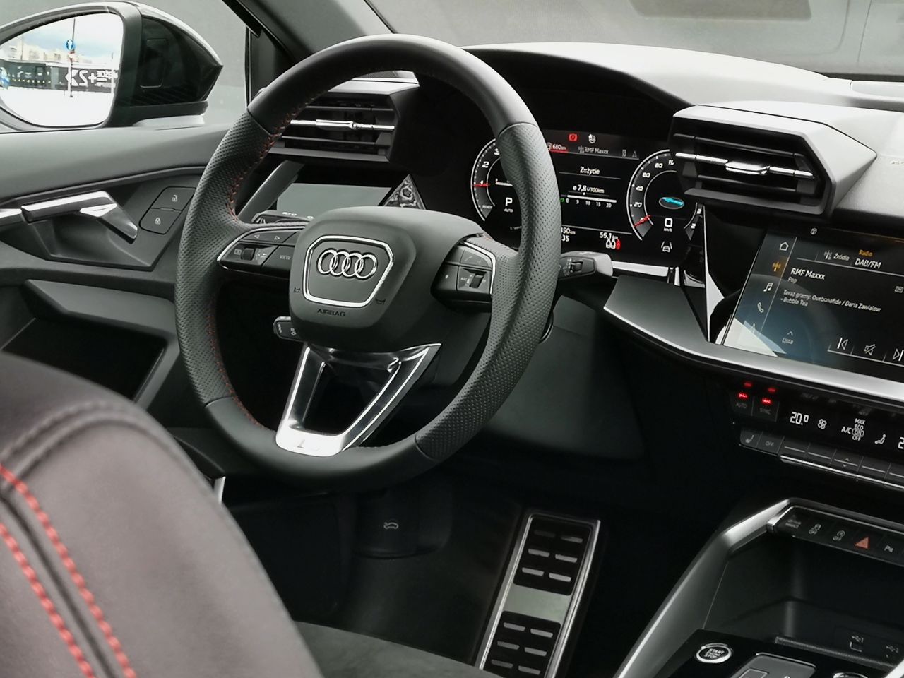 Mnóstwo nowoczesnych rozwiązań i wyposażenie zaczerpnięte z wyższych modeli - oto nowe Audi A3