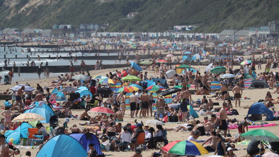 Tłumy na plażach w Wielkiej Brytanii 