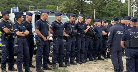 Policjanci szukają 65-latka. Obława po znalezieniu ciała kobiety