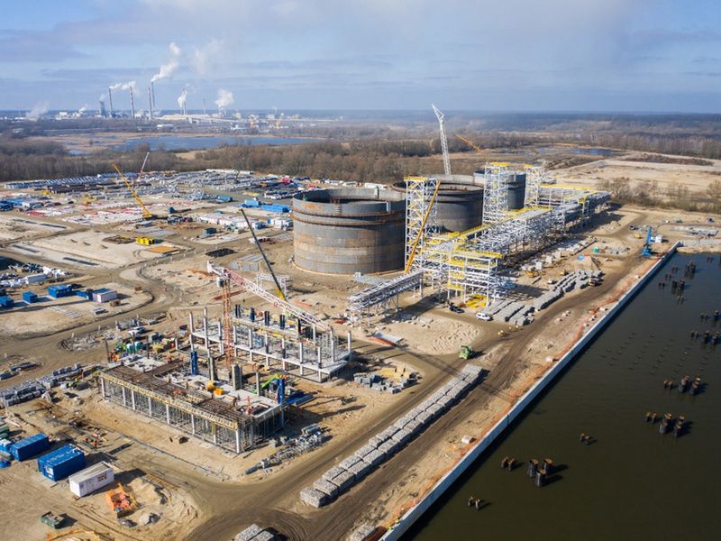 Problemy narodowego championa. Ciążą mu opóźnienia kluczowego projektu